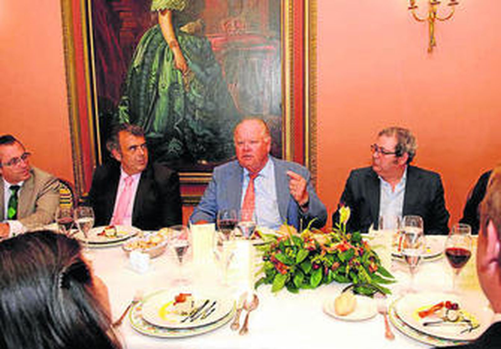 De Clerck (centro) en el almuerzo de los hoteleros de El Puerto.