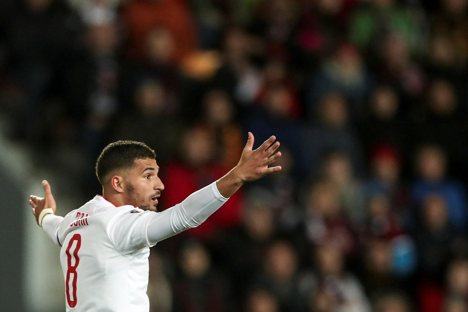 Aouar gesticula durante un encuentro de la pasada temporada en la Liga Europa en casa del Sparta de Praga.