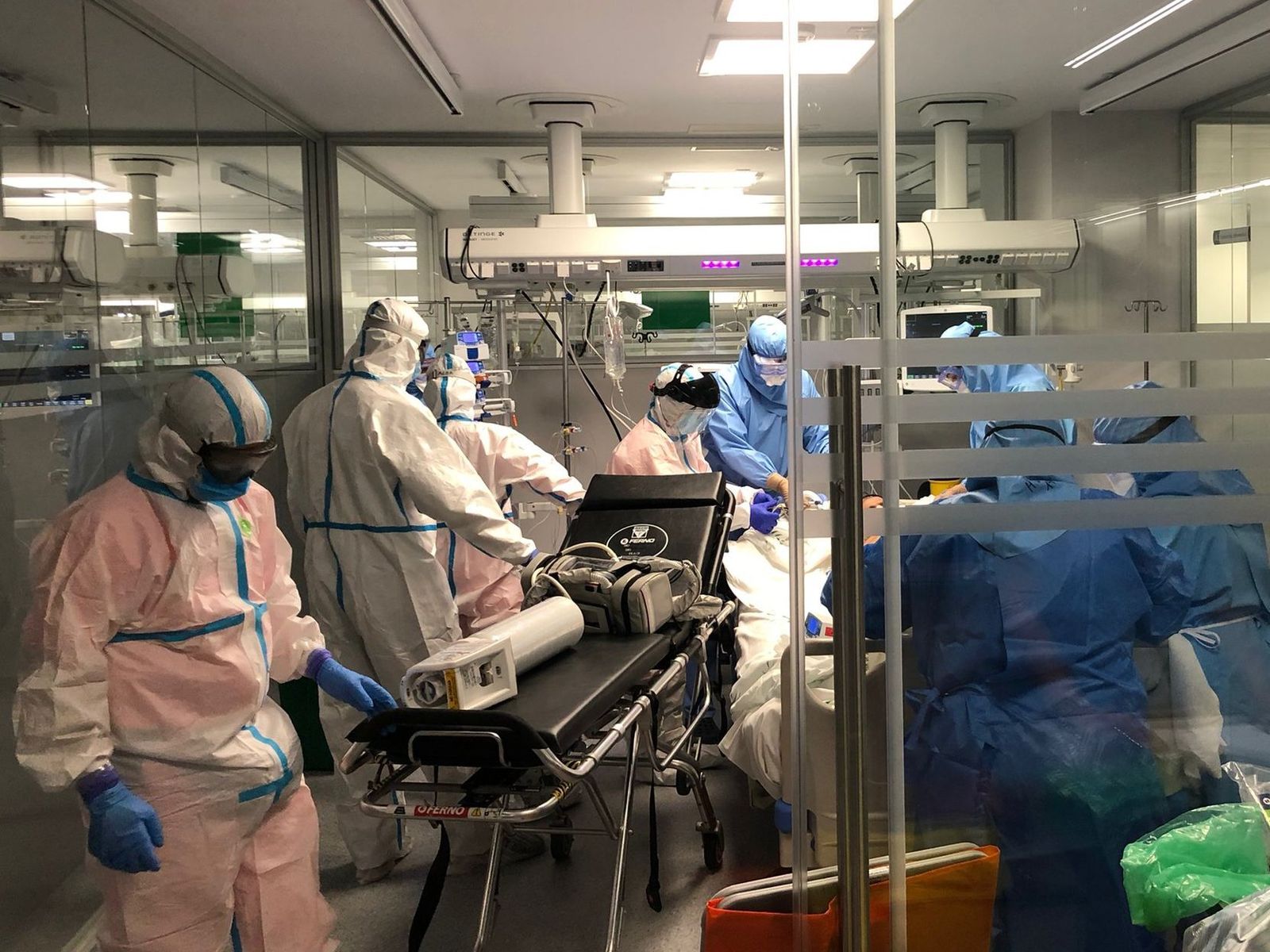 Primer paciente en ingresar en la UCI del Hospital Militar.