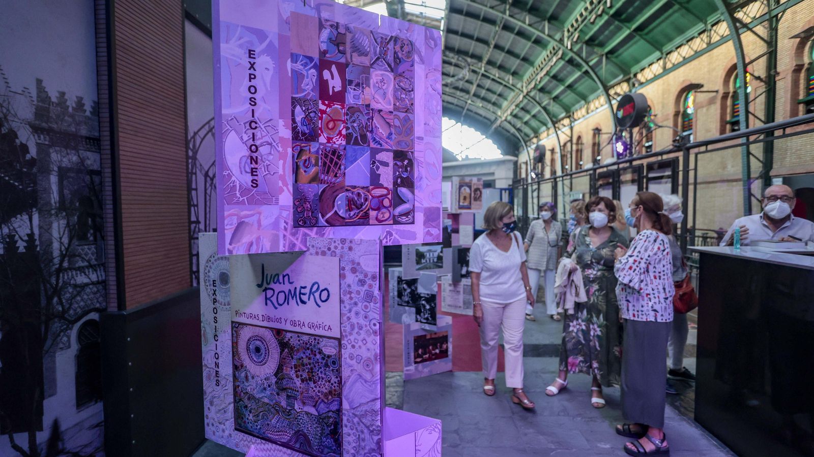 Pequeño espacio expositivo como antesala de la presentación del libro, donde se mostró parte del material gráfico, documental y sonoro investigado por el autor.