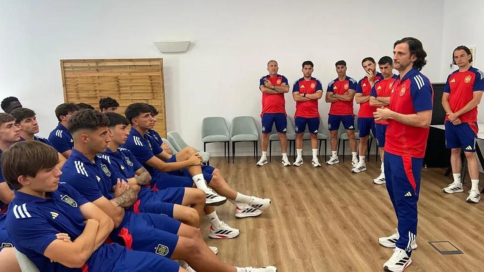 Izan y sus compañeros concentrados