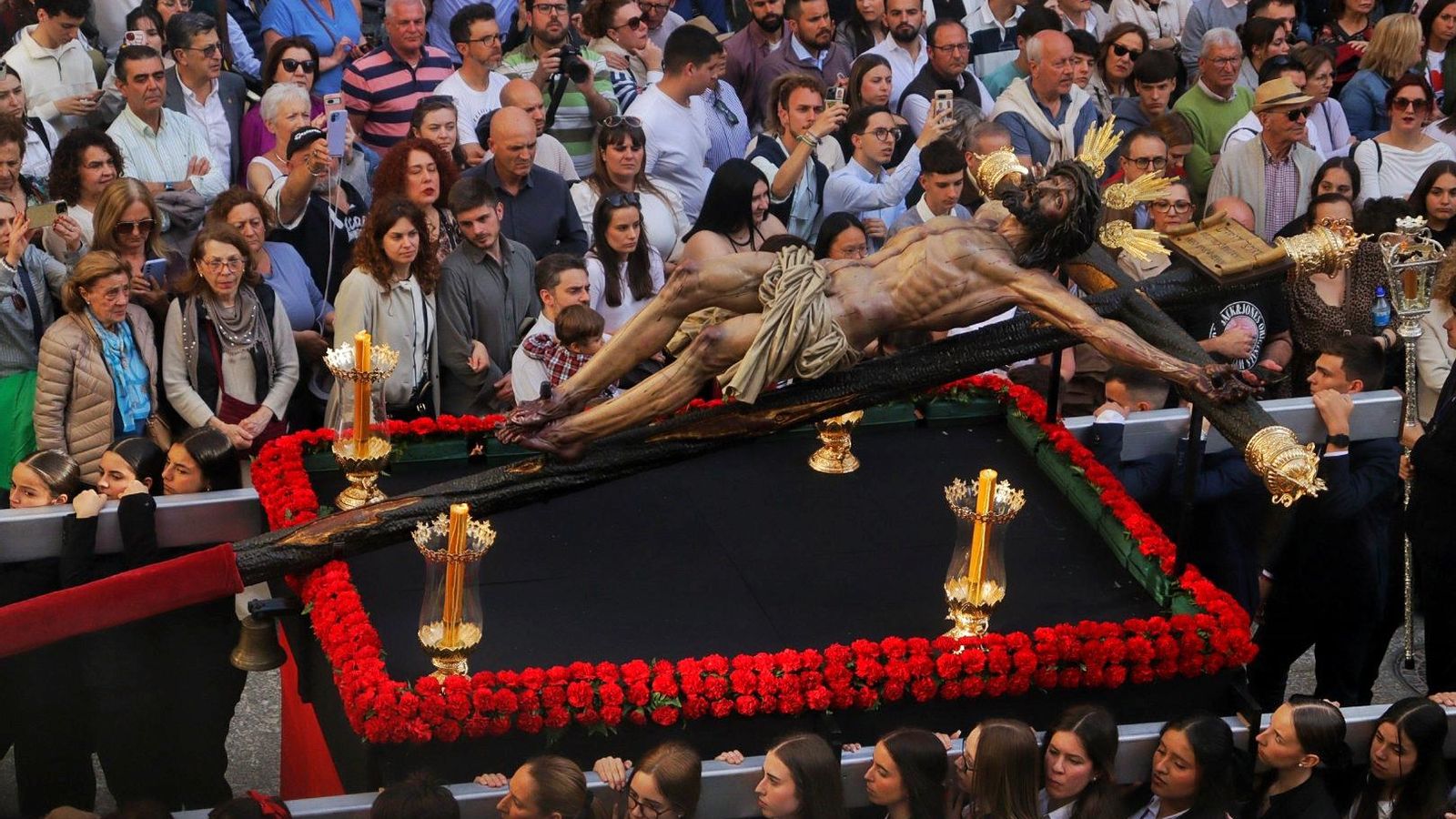 Todos los traslados de este Domingo de Pasión 2025 en Málaga, en imágenes