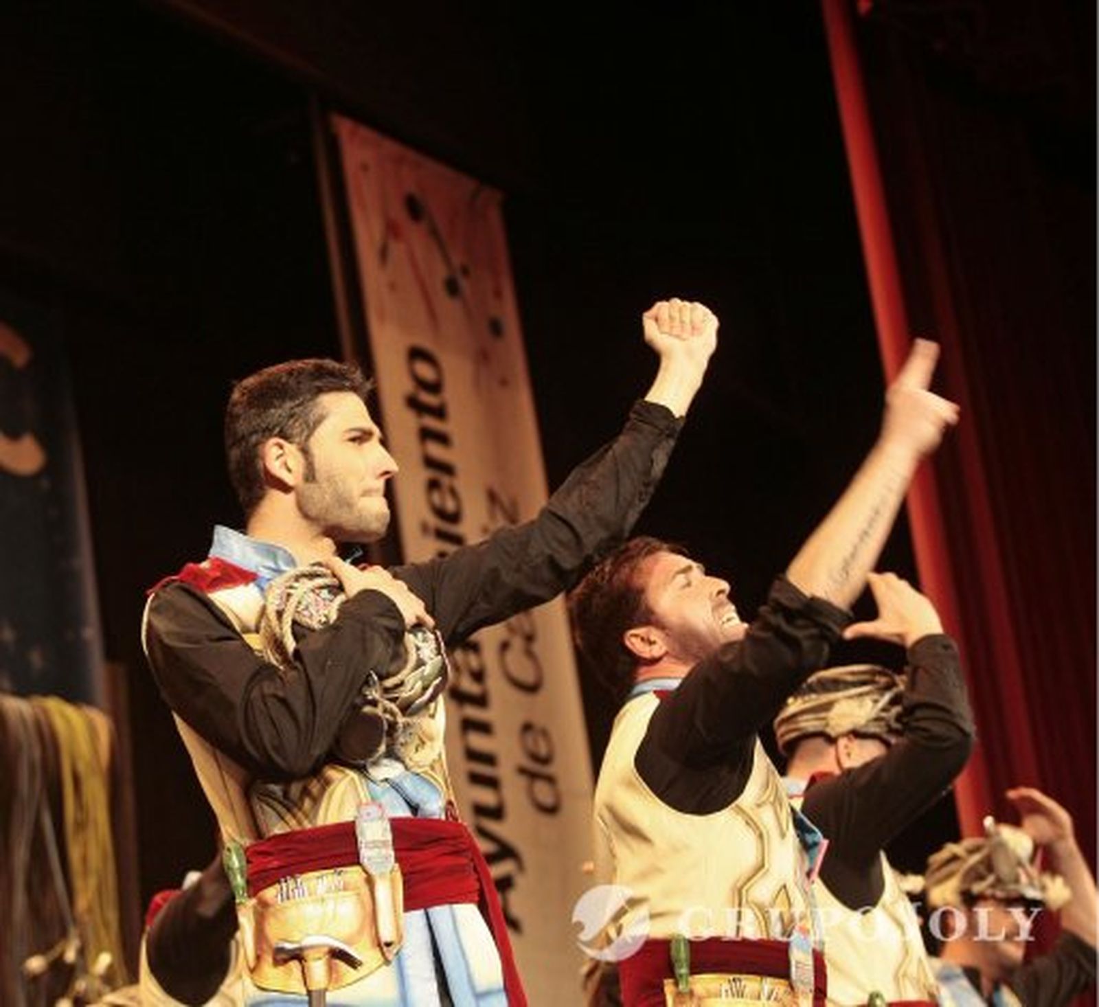 Los hombres de negro. 

Foto: Fito Carreto · Julio Gonzalez · Lourdes de Vicente