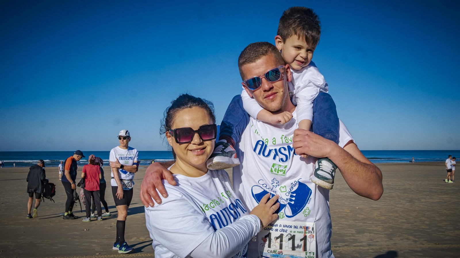 Búscate entre las imágenes de la  ‘I Marcha a favor del autismo’ en Cádiz