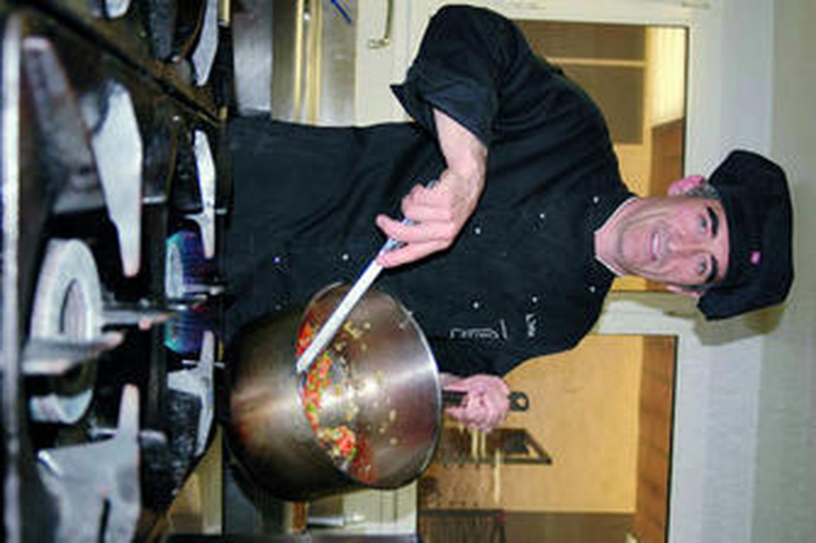 José Torrente Andreo en la cocina del Hotel Catedral de Almería.