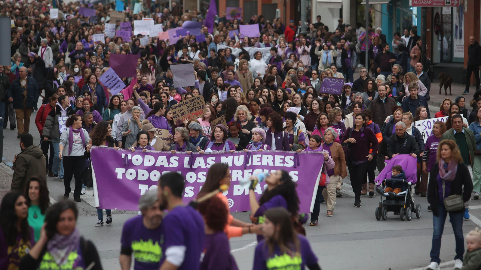 Un momento de la marcha este miércoles por el centro de Jerez.