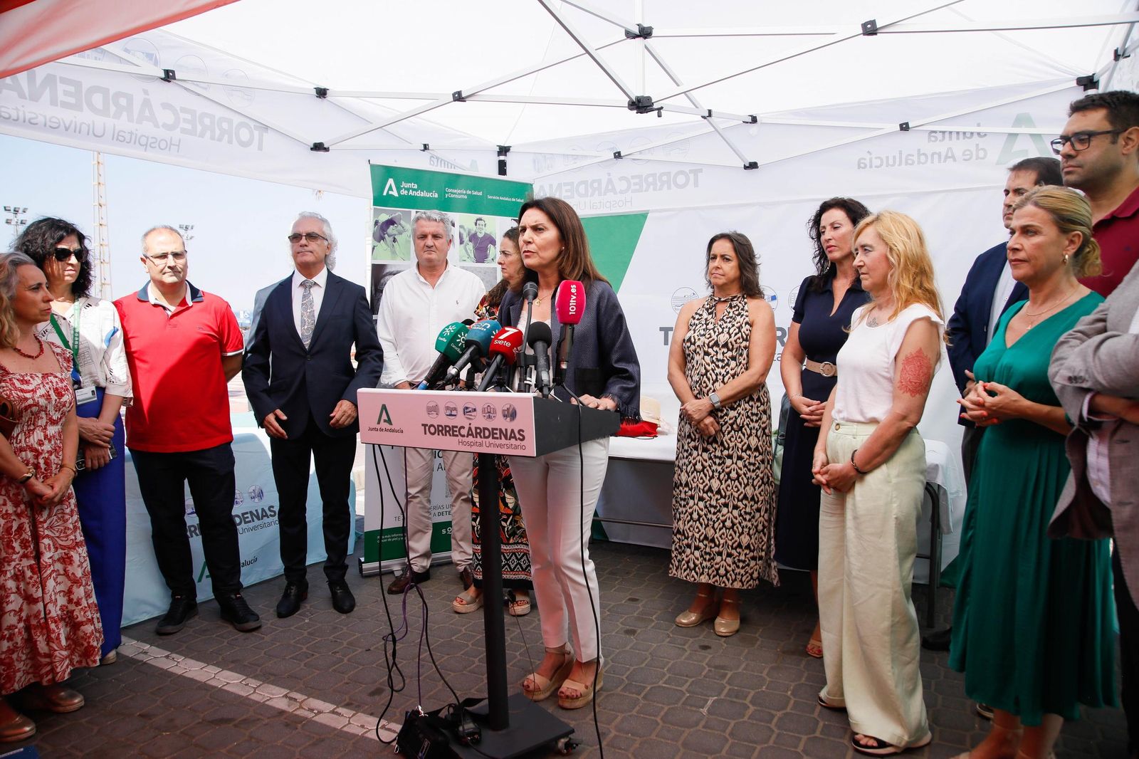 La presidenta de la Asociación Española Contra el Cáncer da cuenta del incremento de los casos de cáncer de piel y de la importancia de este tipo de campañas