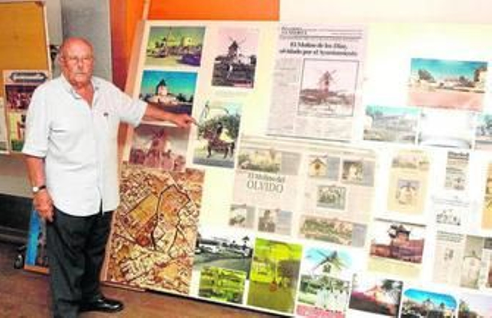 Octavio Díaz Gálvez, a sus 80 años muestra fotografías y recortes de prensa que hablan del Molino de los Díaz.