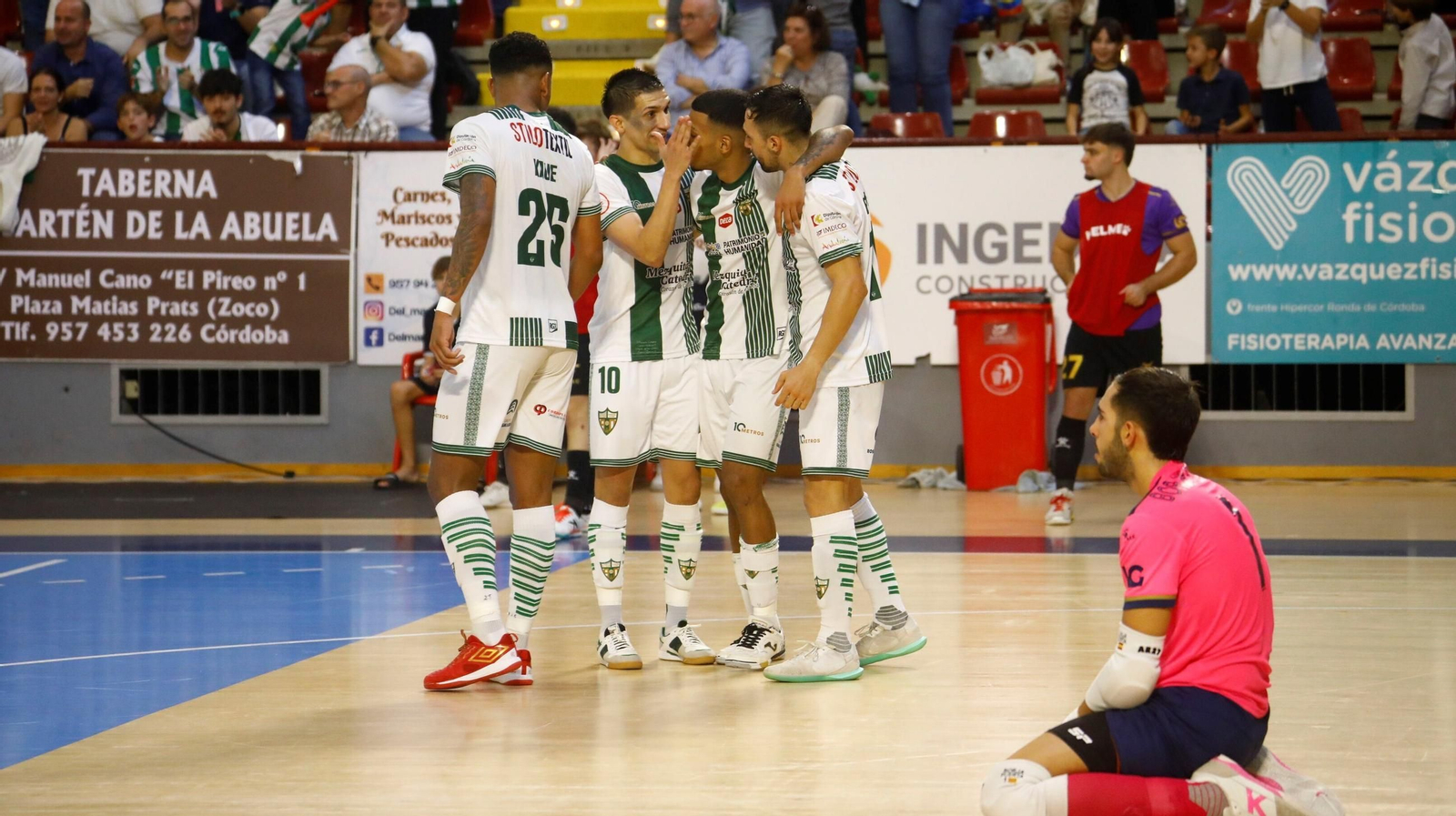 Los jugadores del Córdoba Futsal celebran un gol en Vista Alegre. Los jugadores del Córdoba Futsal celebran un gol en Vista Alegre.