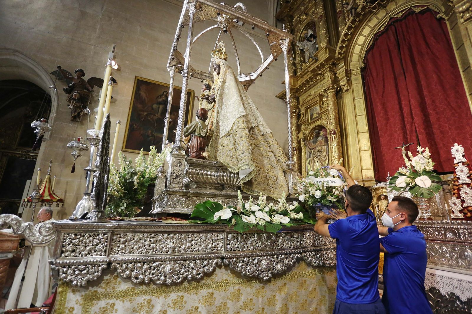 Ofrenda del XerezCD a la Patrona de Jerez