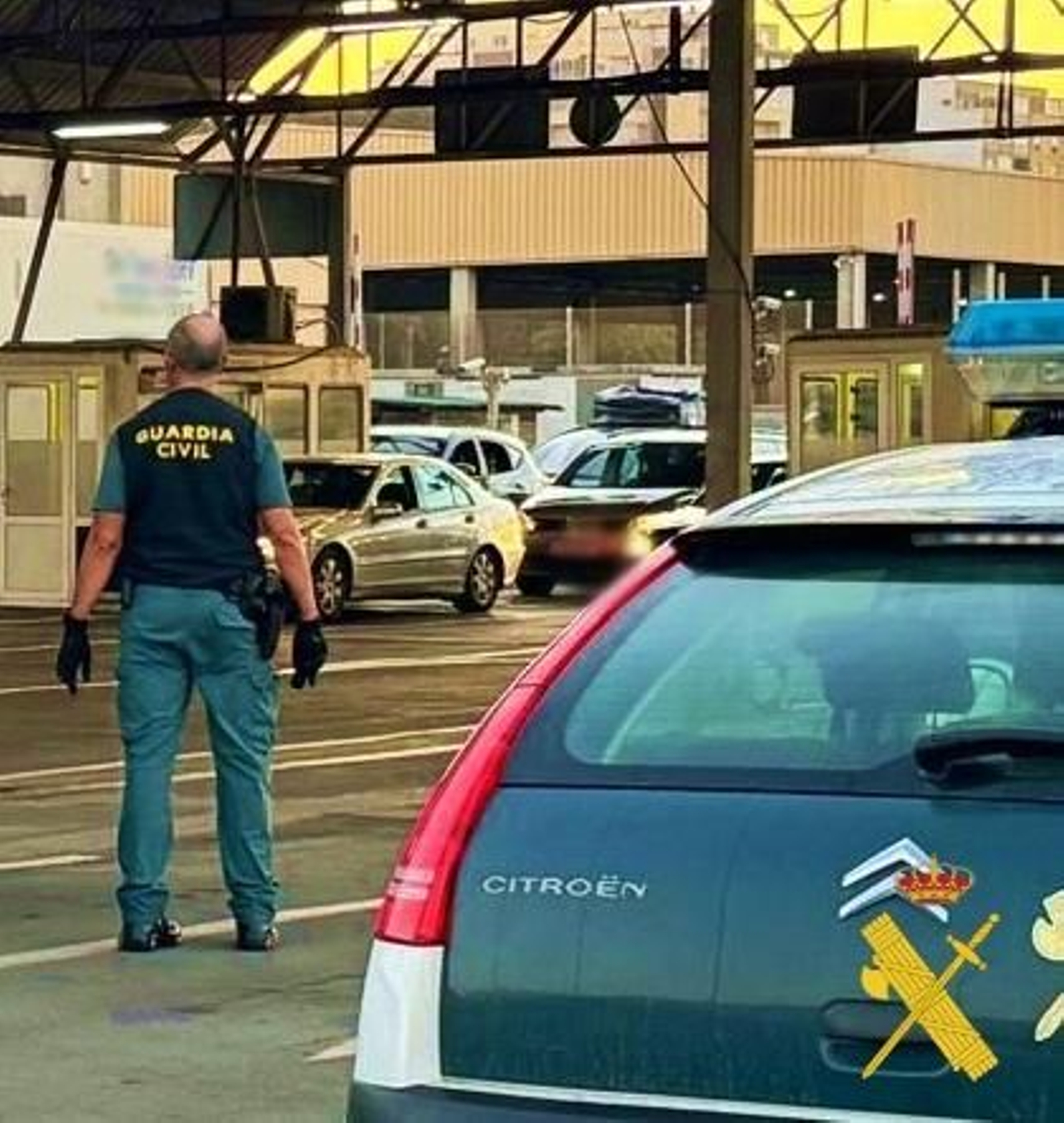 Operación de la Guardia Civil en el Puerto de Almería.