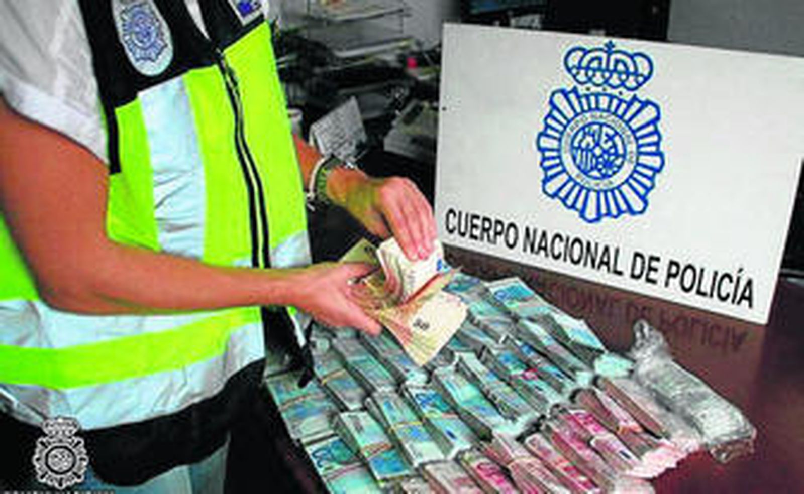 Dinero intervenido por la Policía Nacional.
