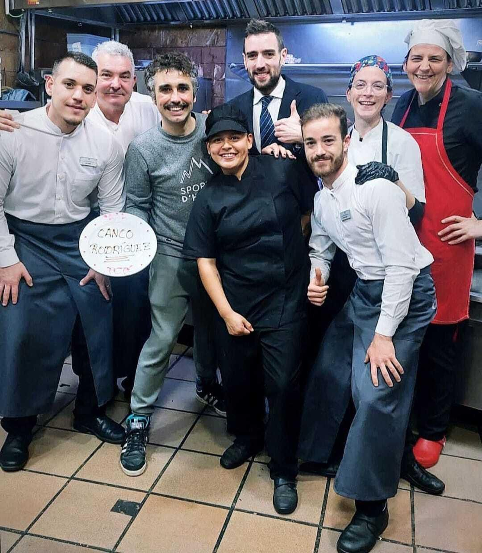 Canco Rodríguez junto al equipo de Casa Pepe de la Judería