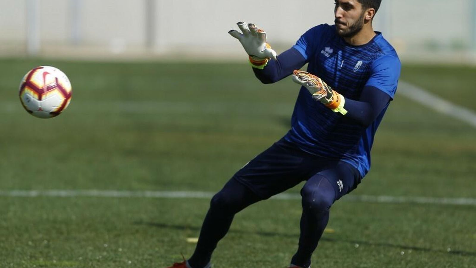Silva se prepara para recibir el esférico en el entrenamiento de este jueves.