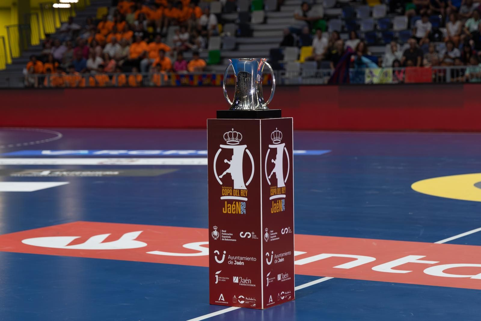 Ambientazo en la final de la Copa del Rey de balonmano de Jaén, en imágenes