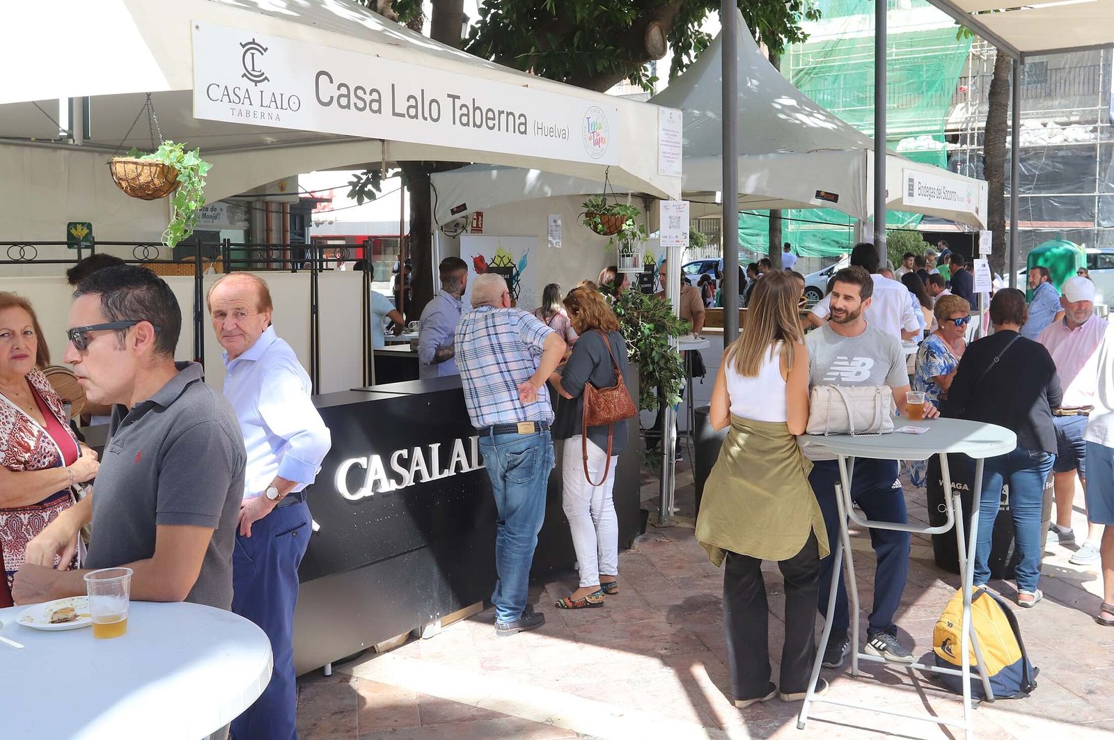 Imágenes del gran ambiente en el segundo día de la Feria de la Tapa