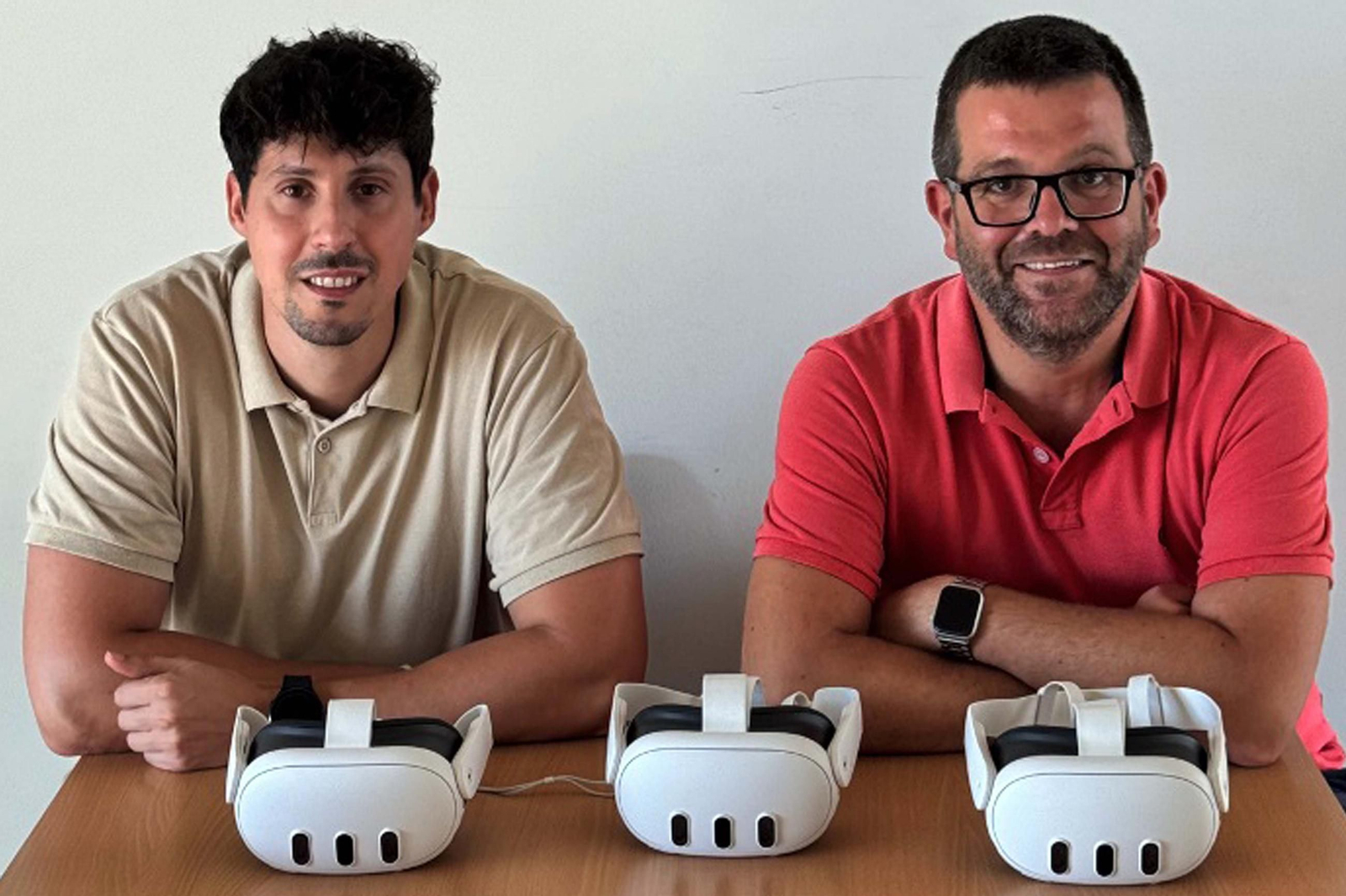 Jorge Sánchez y Manuel Muñoz, investigadores de la UAL y responsables del proyecto, con gafas de realidad virtual.