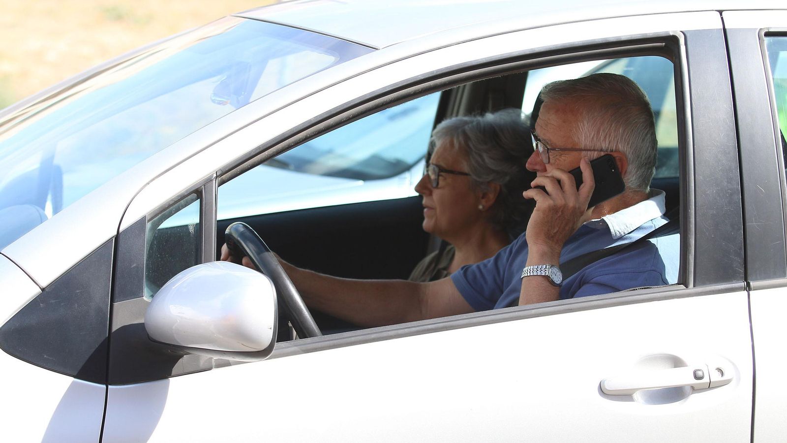 28.184 conductores multados en Almería por usar el móvil al volante