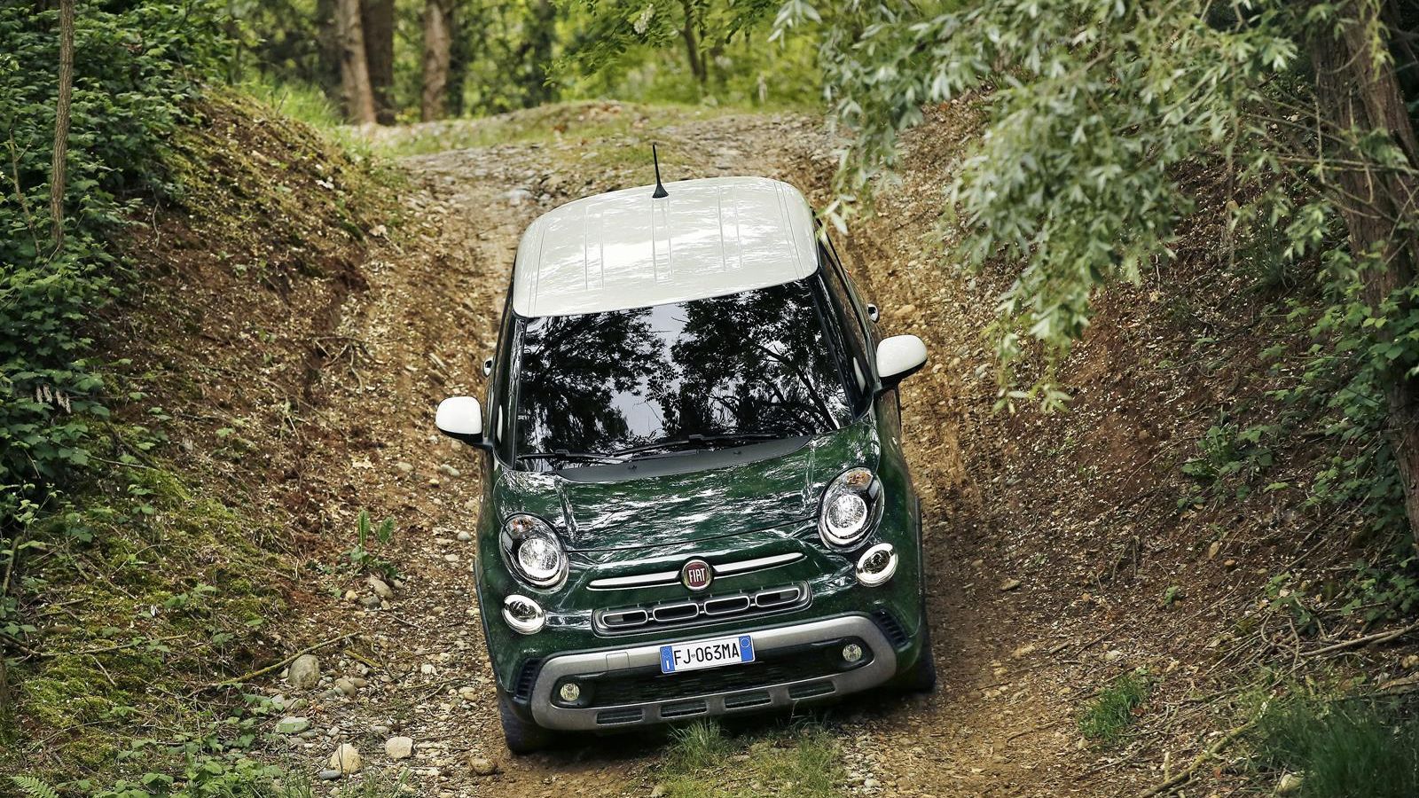 El Fiat 500L Cross es la variante más campera de los tres.