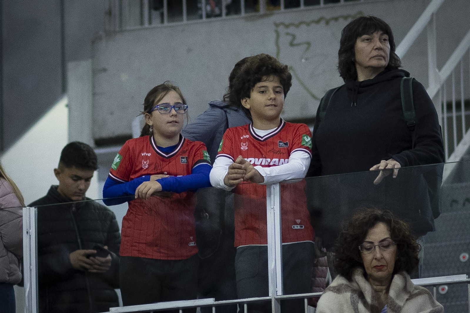 Encuéntrate en la grada del Palacio de Deportes en el partido del Covirán Granada