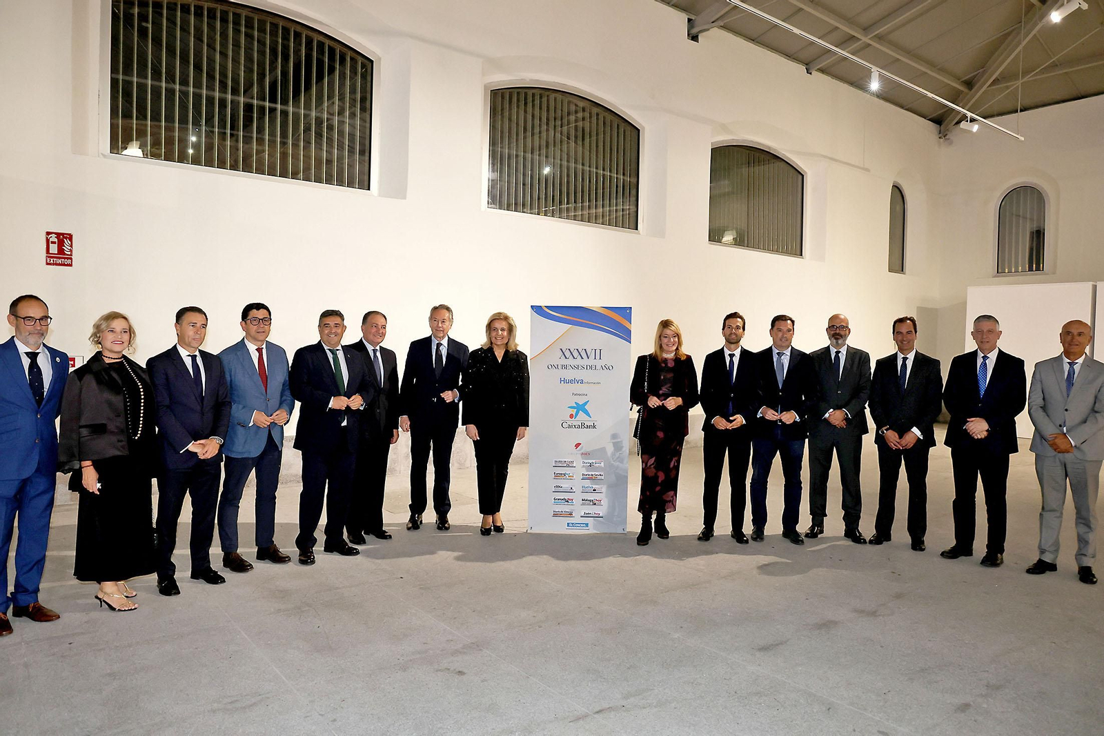 Imágenes de los invitados a la gala de los  37 premios Onubenses del Año