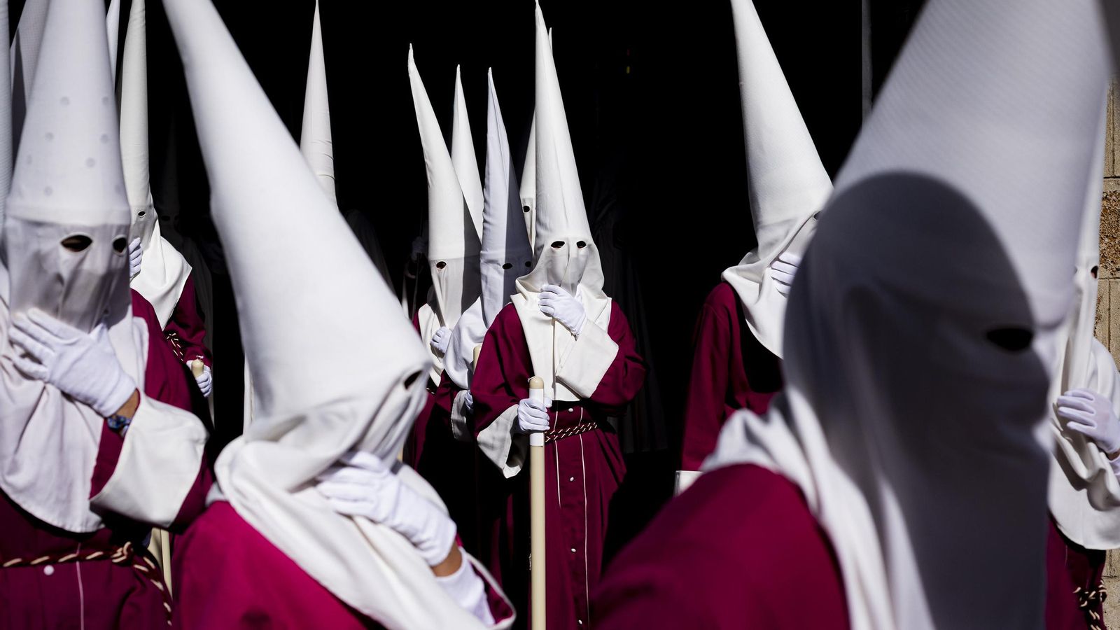 En imágenes,  El Prendimiento de San Fernando tuvo que volverse a su templo entre lágrimas y lluvia