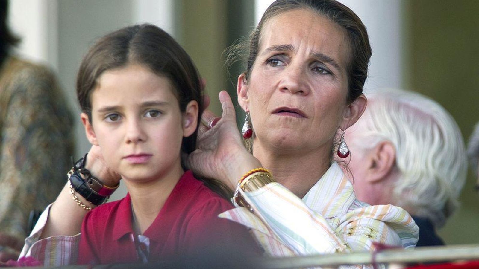 La joven siempre ha estado muy arropada por su madre, la infanta Elena.