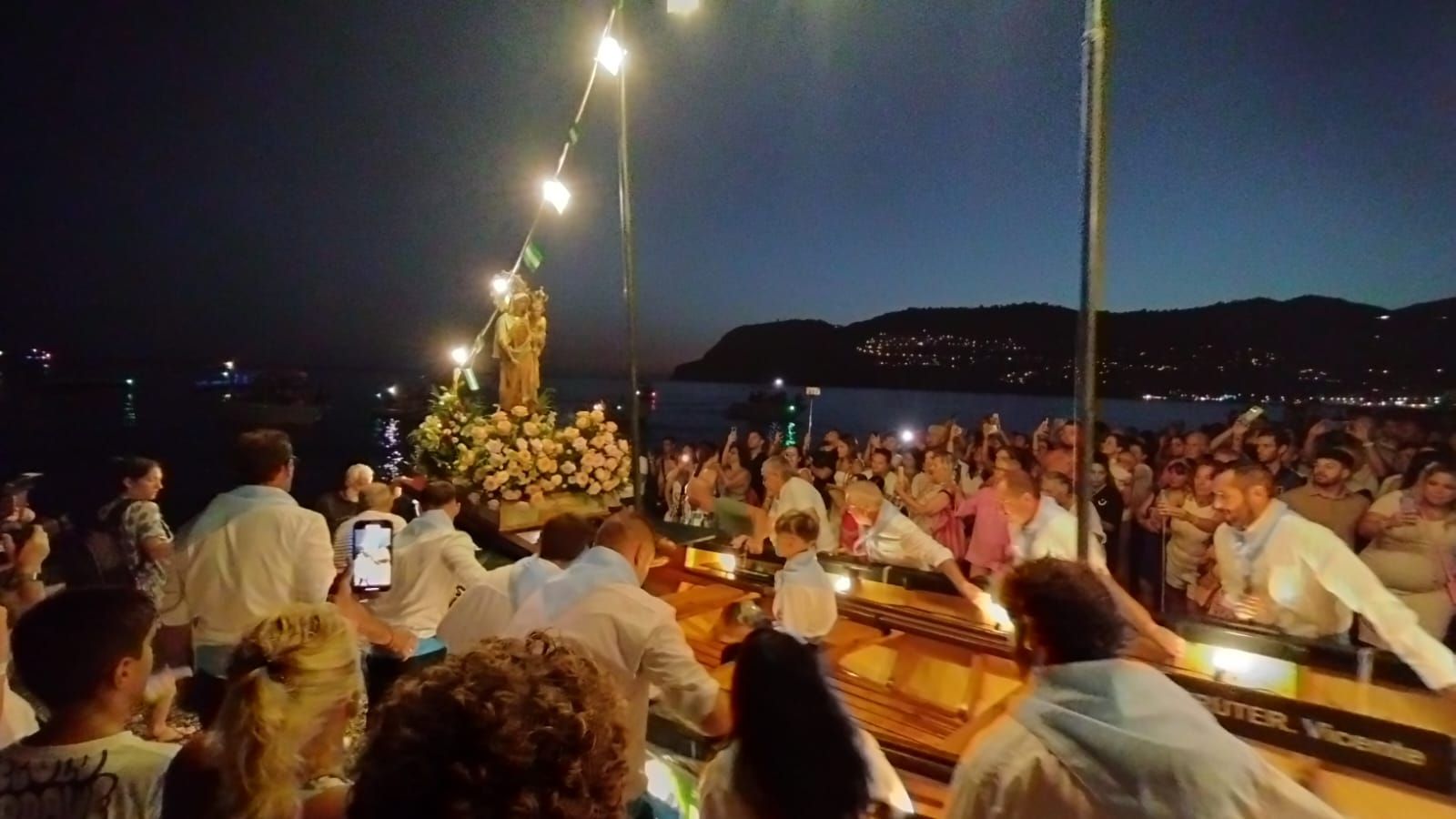 Mar y Tierra: La Virgen del Carmen, también en la Herradura de Granada: las imágenes