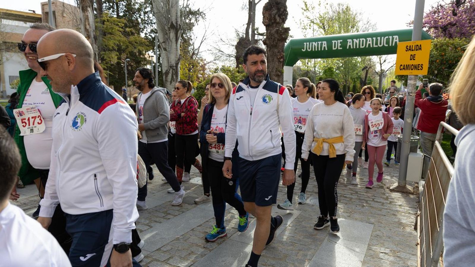 Más de 2.100 participantes corren para promover la salud en Jaén, en imágenes (1)