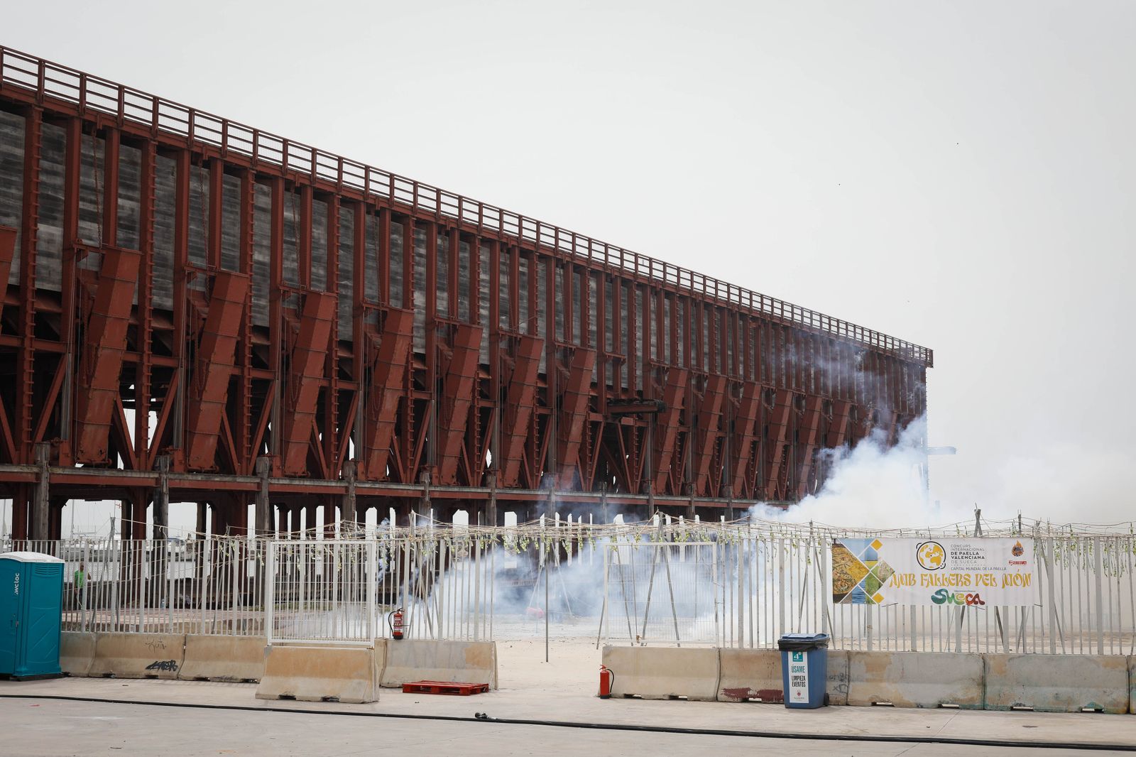 Las mejores imágenes de la "Globotá" en las fallas de Almería