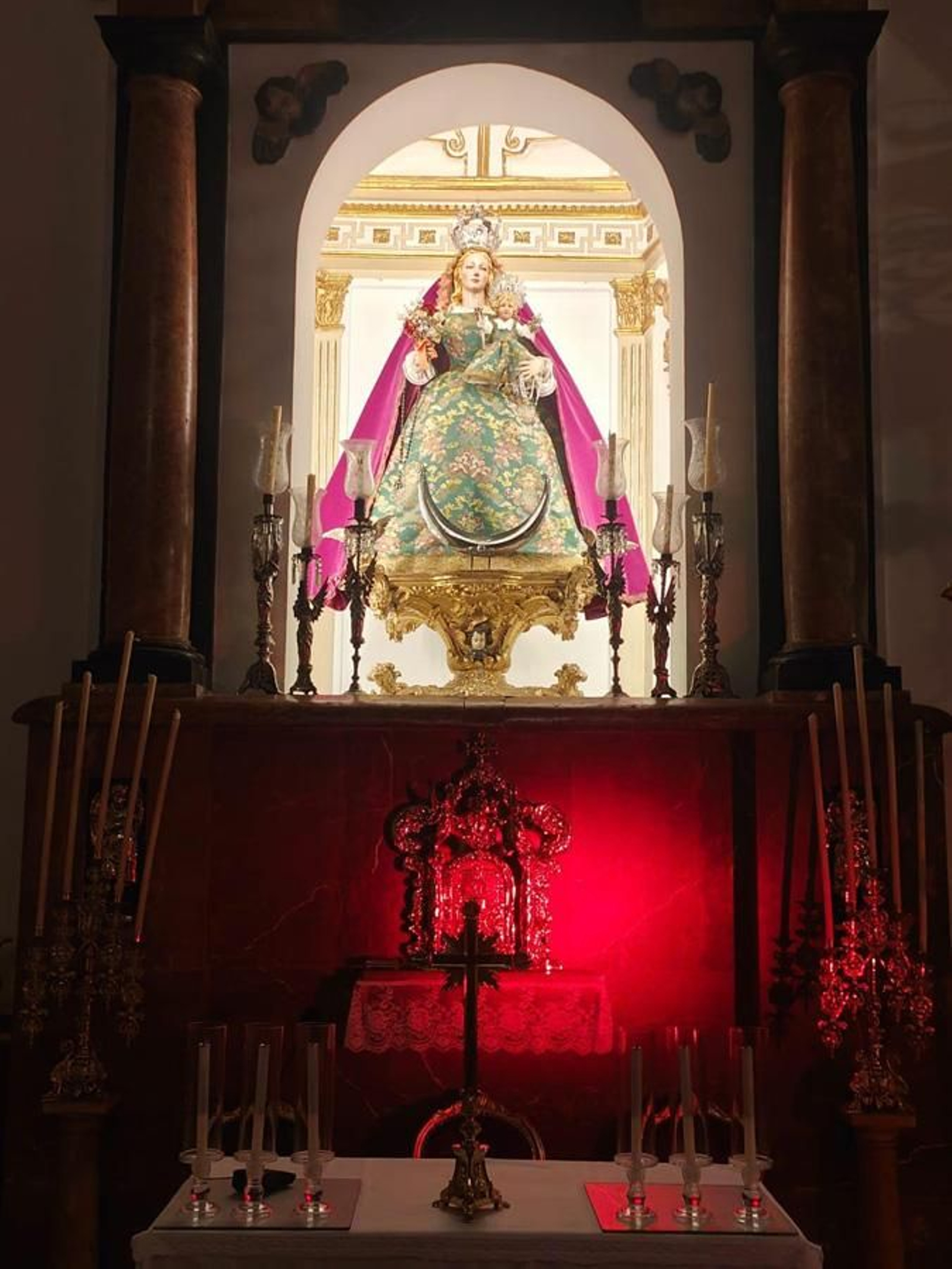 Las imágenes de las parroquias de Córdoba que se han sumado 'Redweek' Las imágenes de las parroquias de Córdoba que se han sumado 'Redweek'
