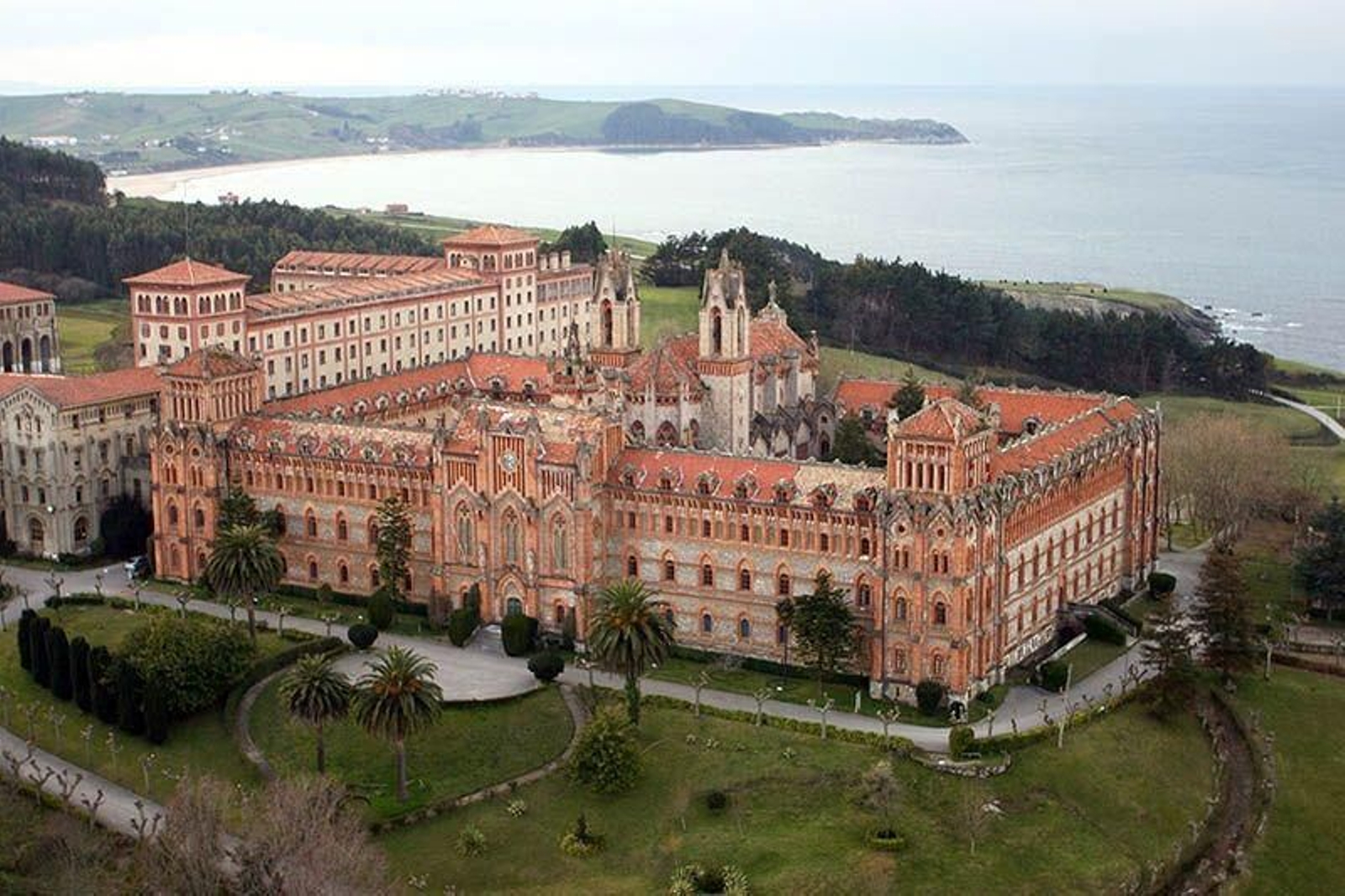 El accidente tuvo lugar en la Universidad de Comillas, donde se rodaban escenas de la película.