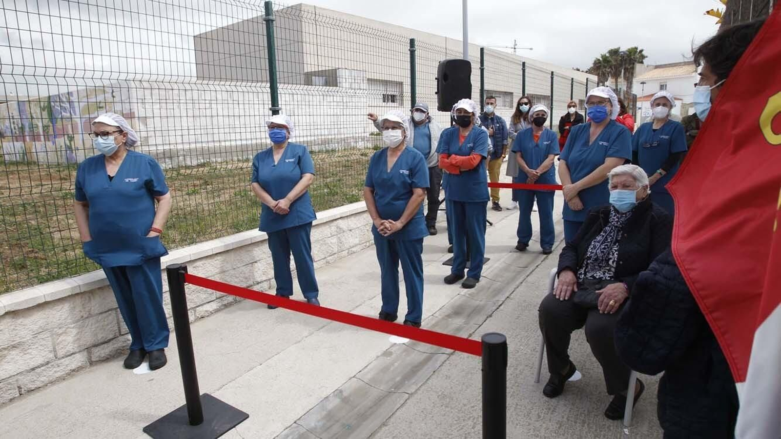 Las fotos de la inauguración de la calle Estibadoras de la Conservera en Tarifa