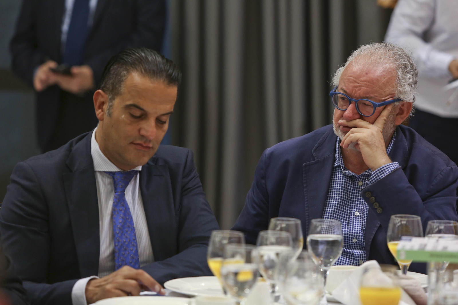 Las imágenes del desayuno-coloquio con Isabel García Tejerina