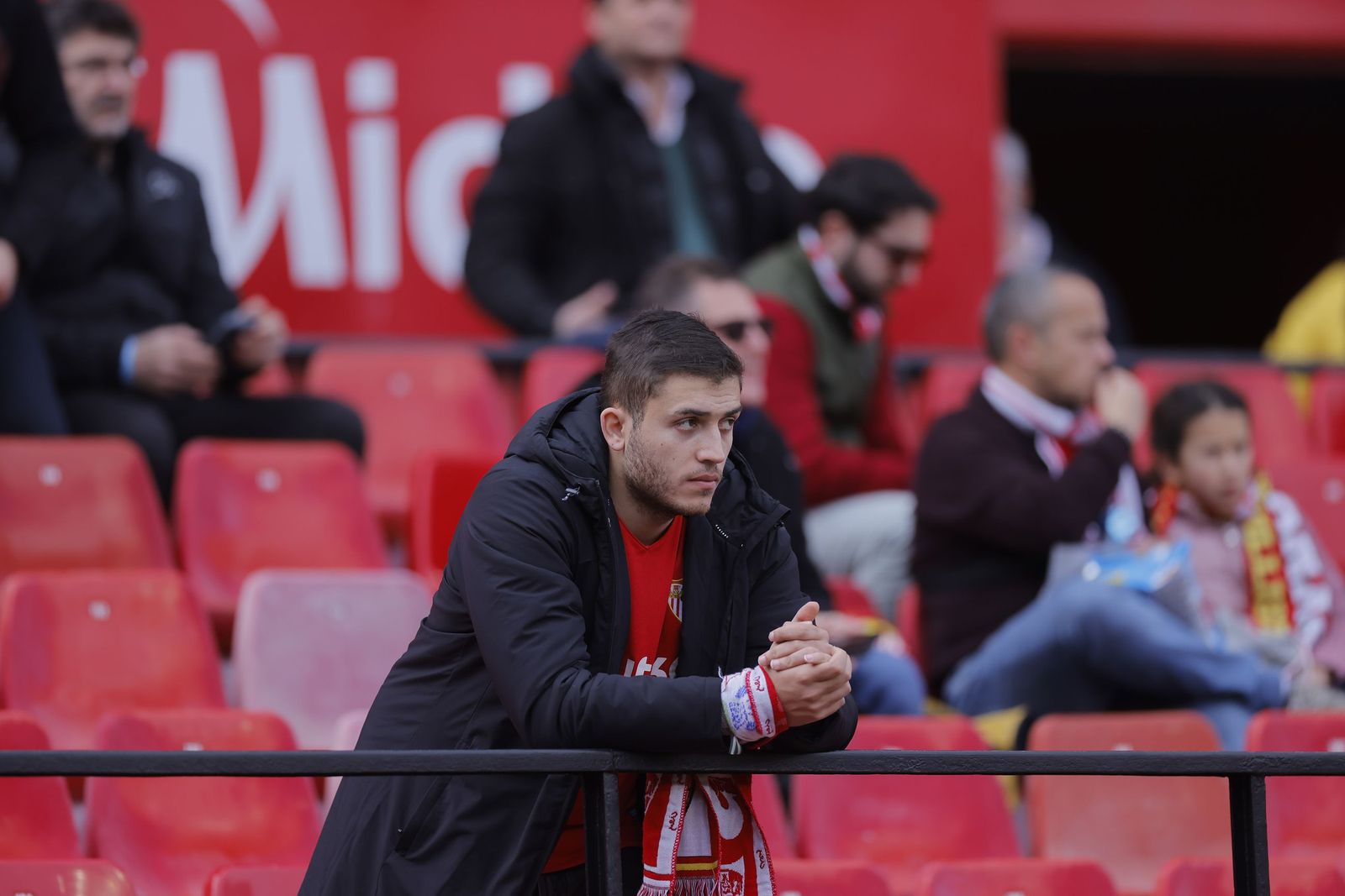 Búscate en las fotos del Sevilla - Girona