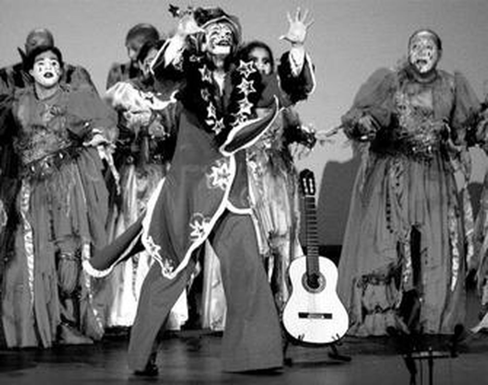 La murga uruguaya 'Araca la Cana' durante su actuación en el Falla en junio del año 2008.