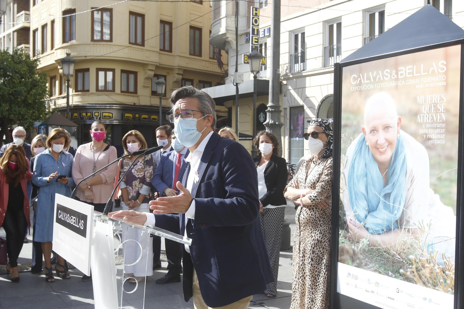 La celebración del Día Contra el Cáncer de Mama en Córdoba, en fotografías