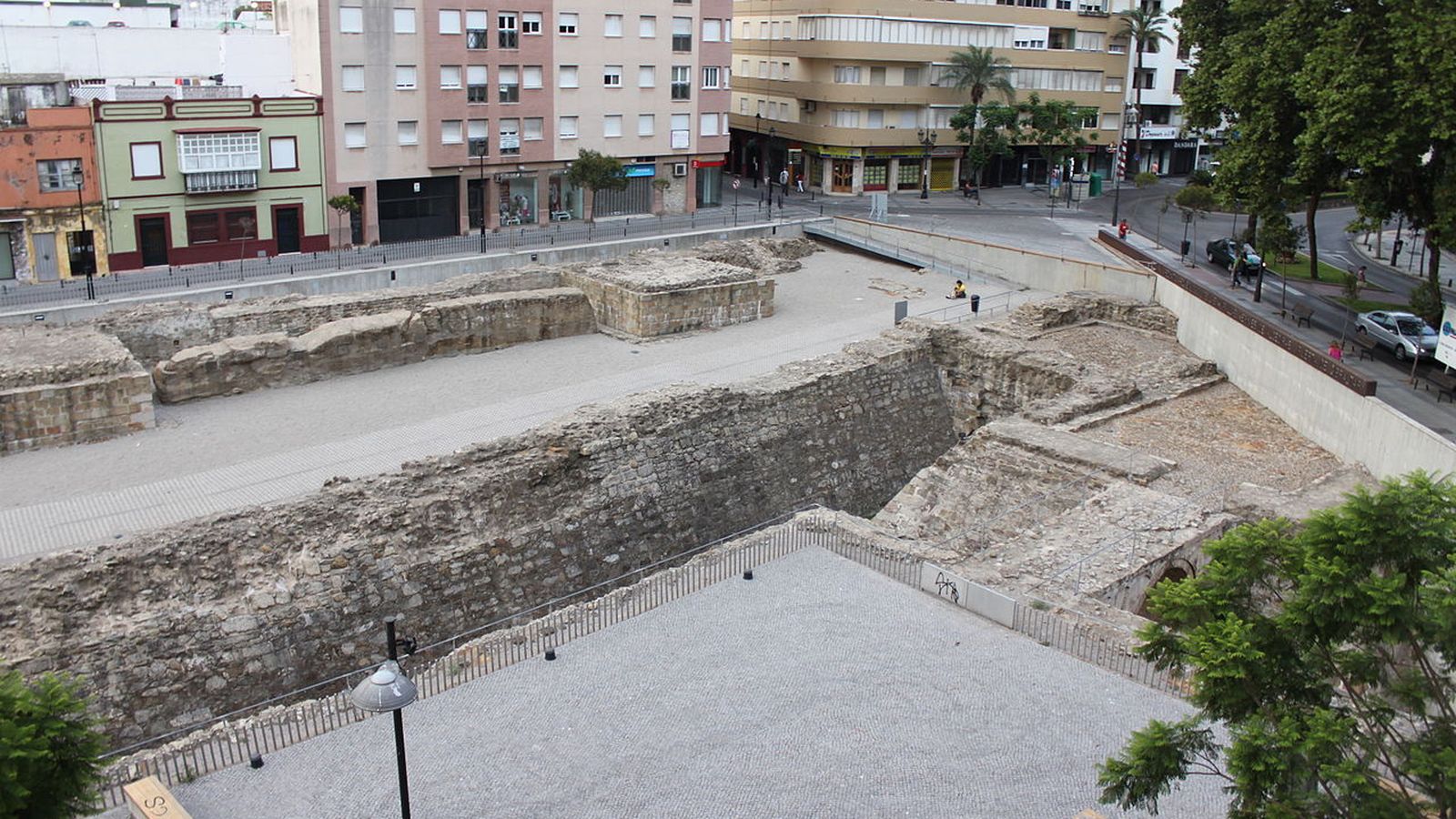 Parque arqueológico de las murallas meriníes en el casco antiguo.