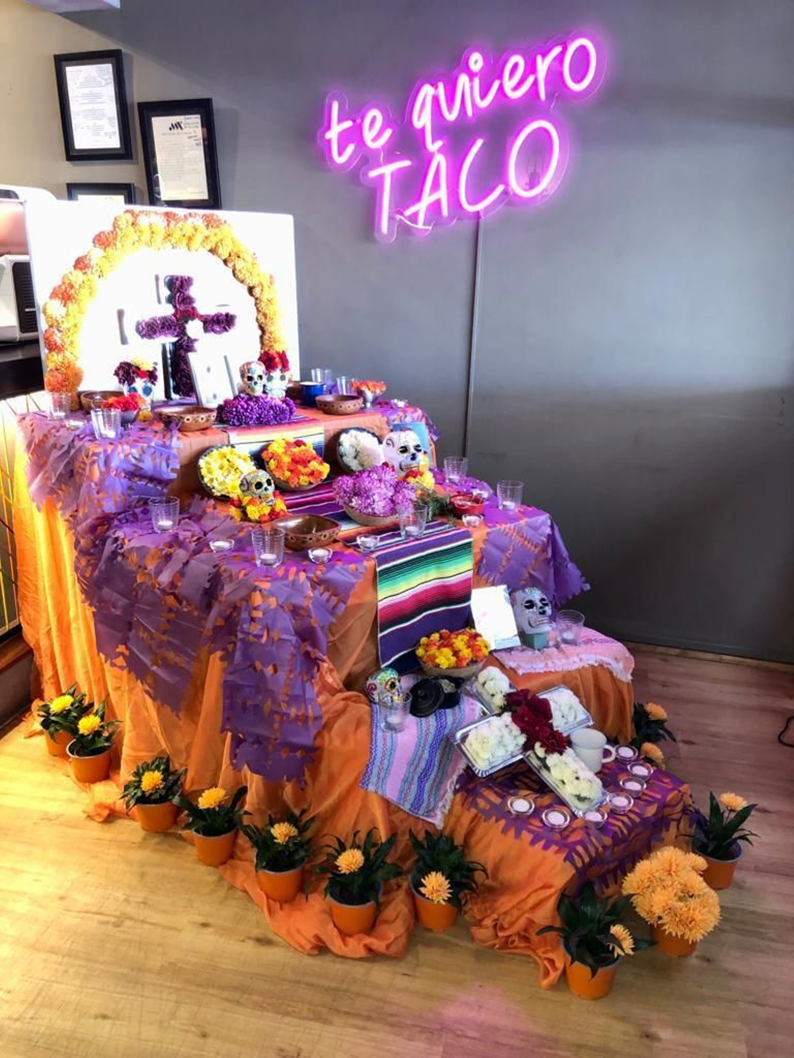 Altar de Día de Muertos elaborado en uno de los restaurante de Sevilla de SedeMéxico.