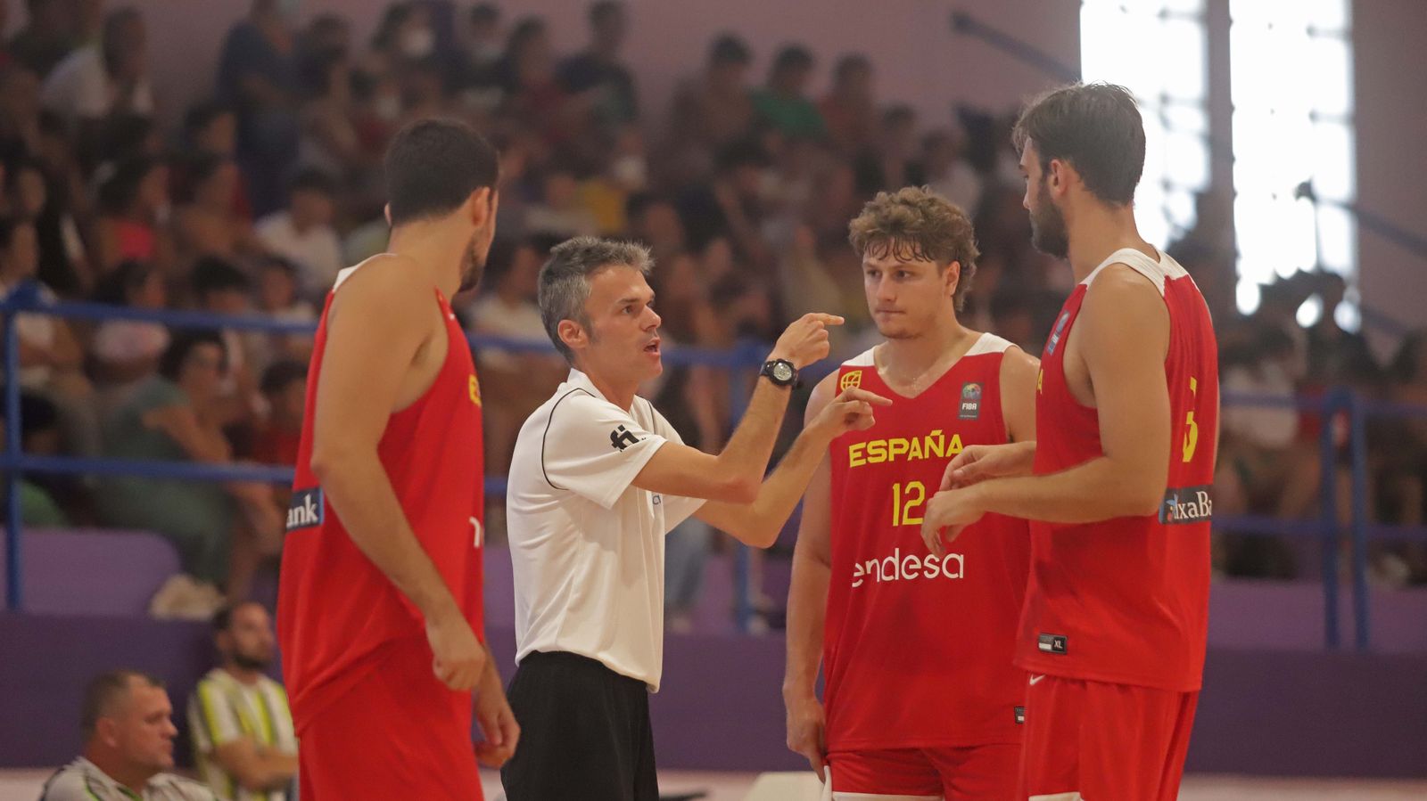 Fotos del segundo partido de baloncesto entre España sub-20 y España sub-22 en La Línea