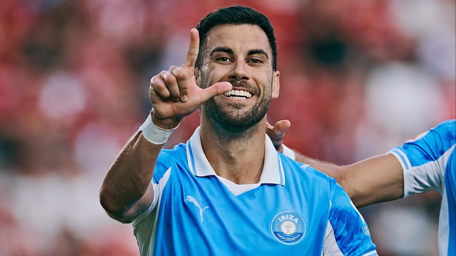 Fede Vico celebra un gol con el Ibiza.