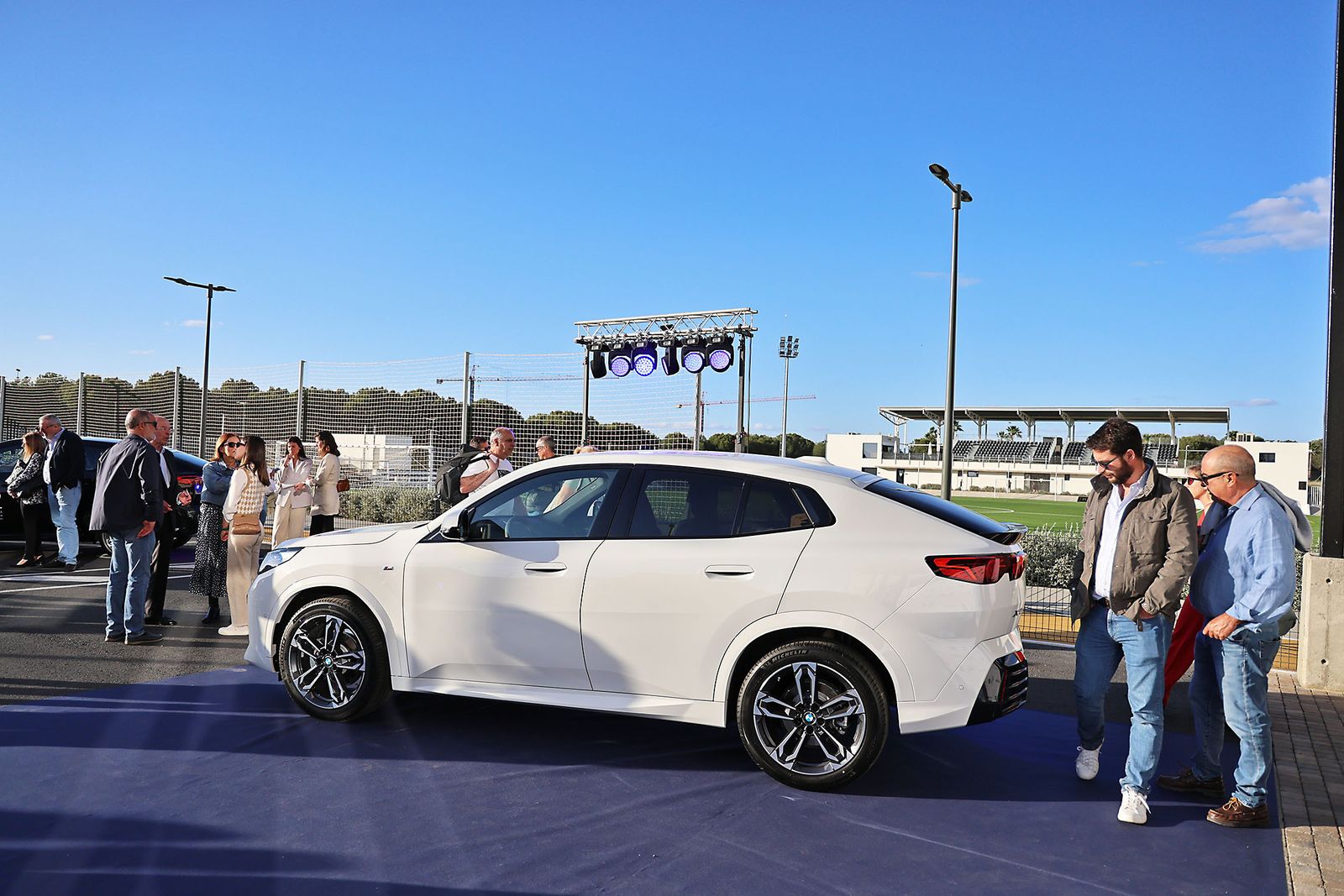 Movitransa presenta los nuevos modelos de BMW IX2 y el X2 en el complejo deportivo Lamiya