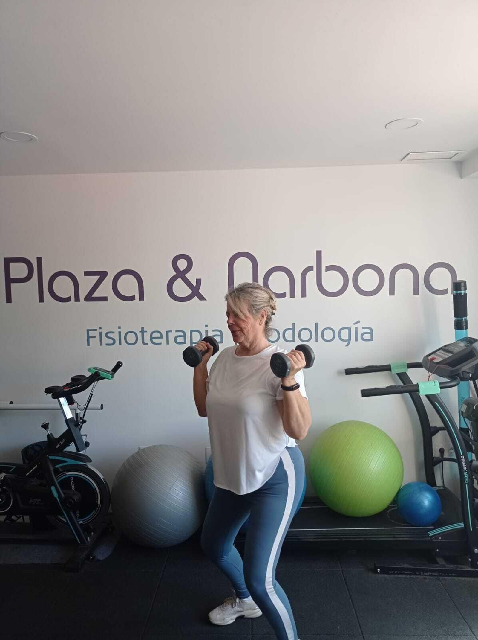 Josefa Gálvez, una de las primeras hospitalizadas por Covid, en el gimnasio.