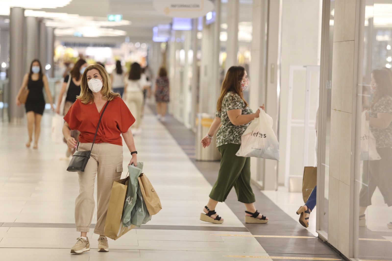 Las fotos de los centros comerciales de Málaga abiertos, en la fase 2 de la desescalada