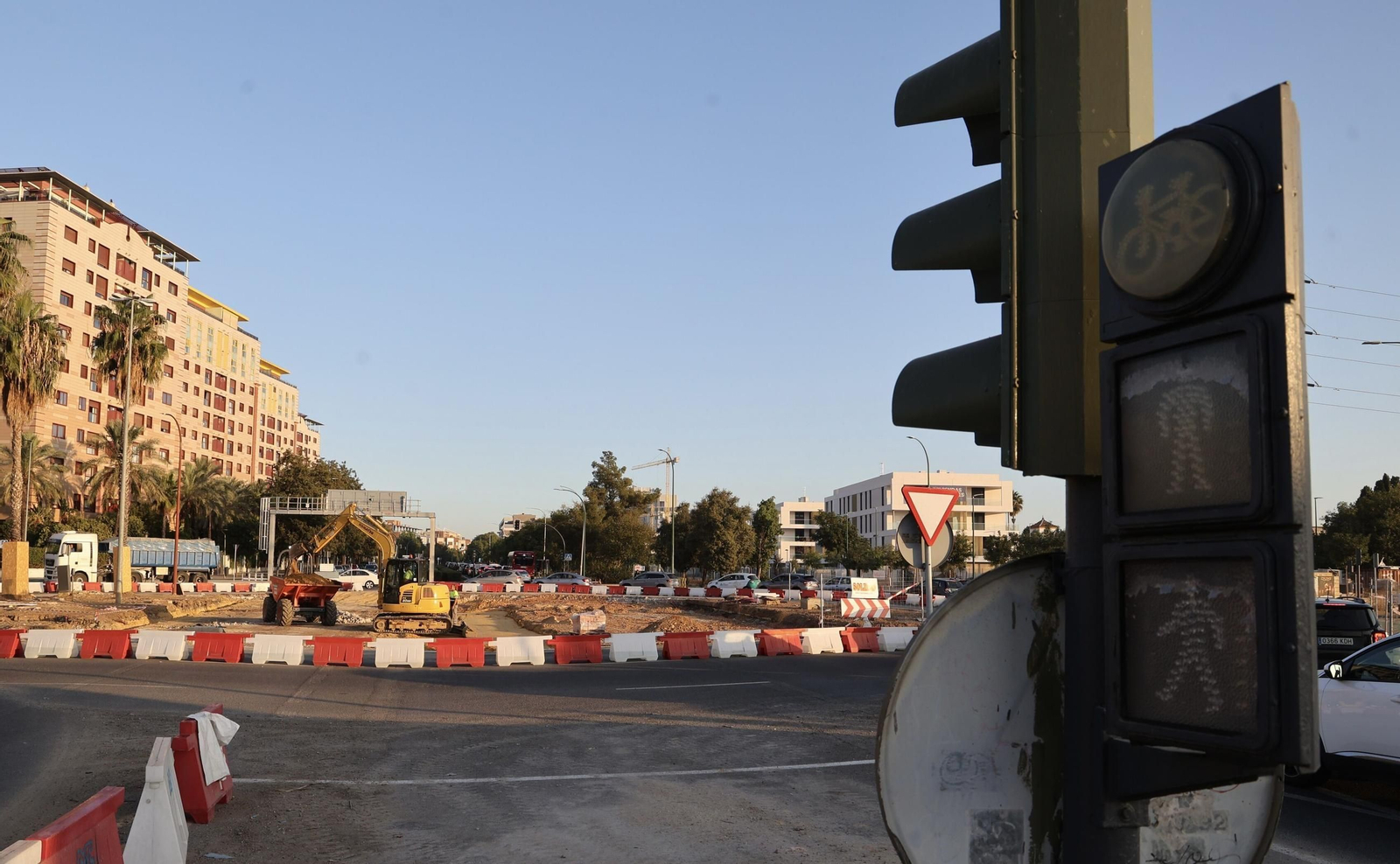 Así están las obras para eliminar la rotonda de la avenida de Jerez