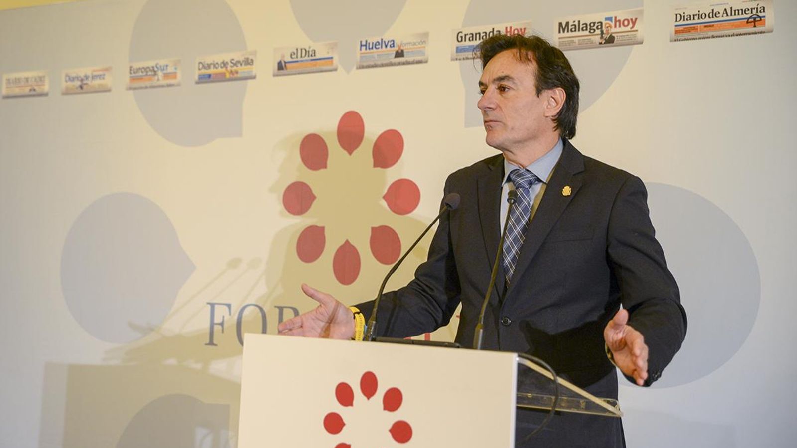 El alcalde del Jaén, Agustín González, durante al conferencia del Foro Joly de Jaén Hoy.