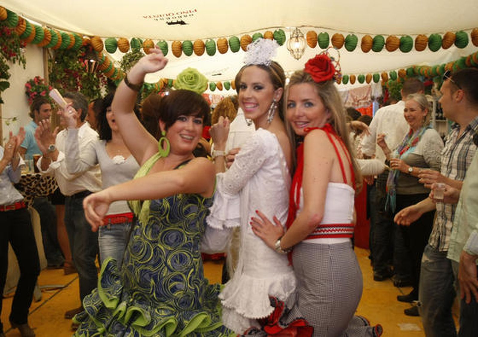 La caseta ‘La cayetana’ es una de las más ambientadas del recinto ferial.

Foto: Fito Carreto