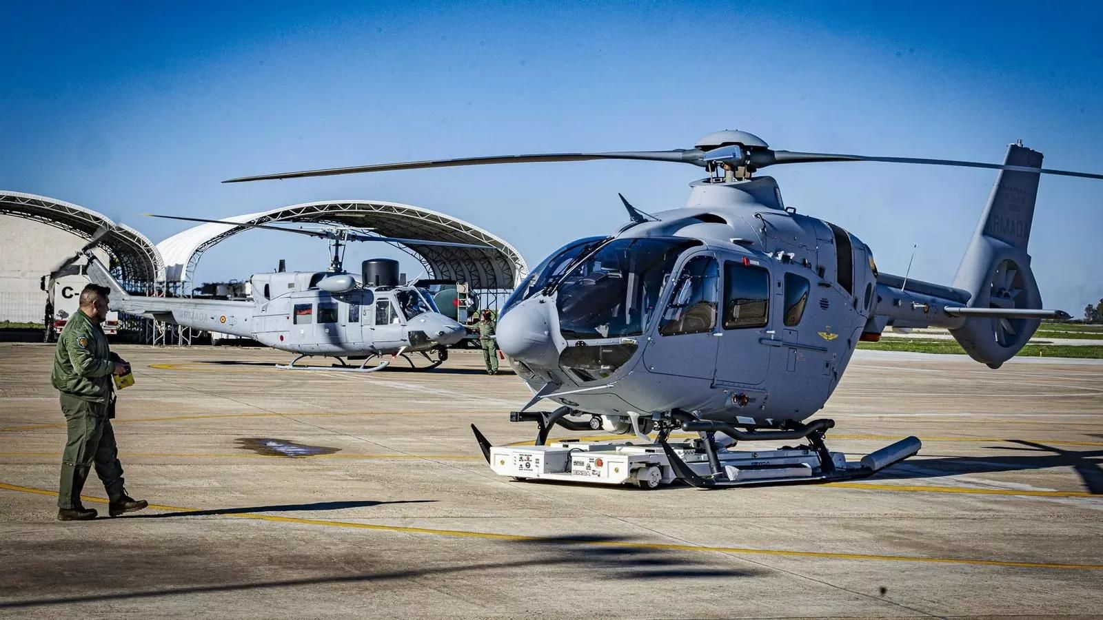 Imagen de la Flotilla de Aeronaves de la Armada en la Base de Rota.