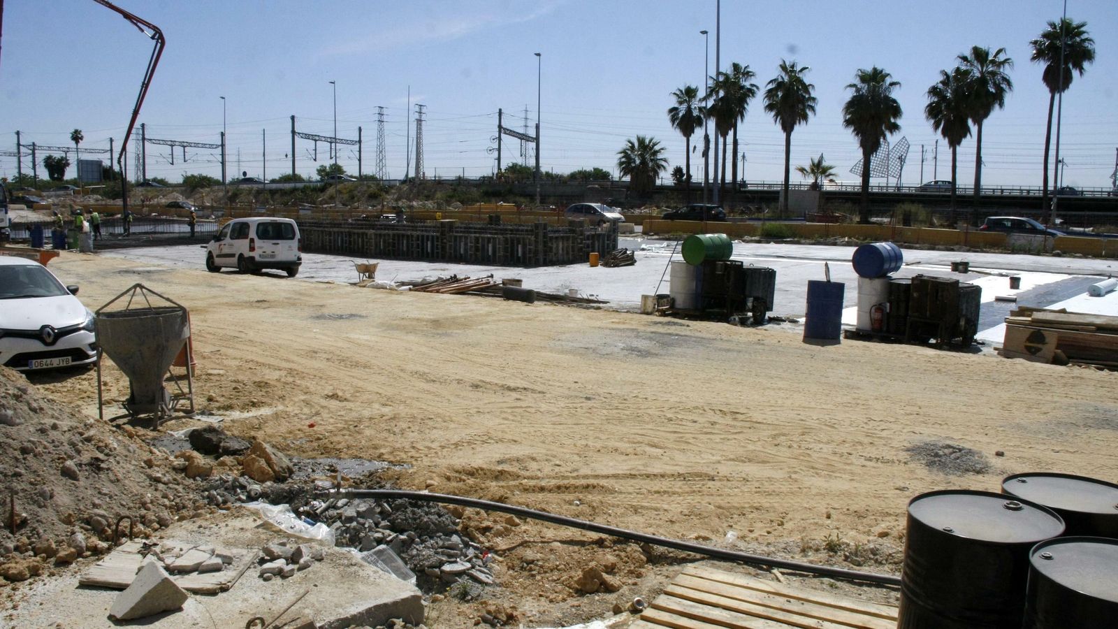 Otra imagen de los trabajos, con la cubierta del futuro parking  ya muy avanzada.