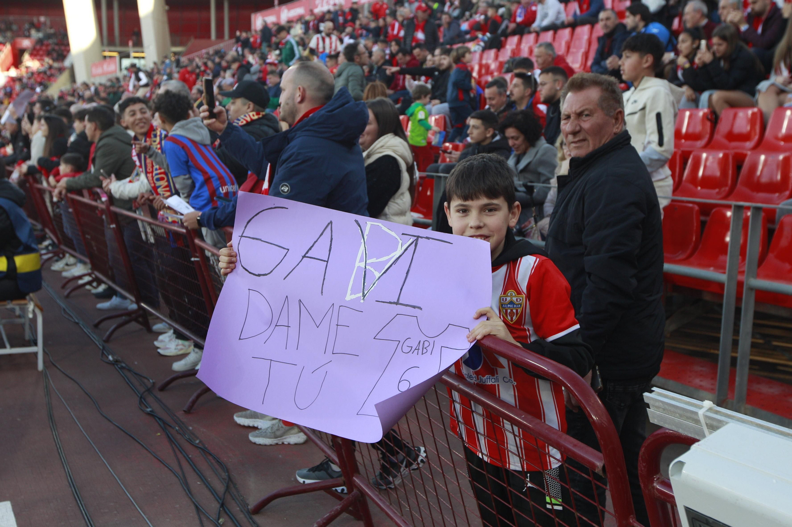 Imágenes de la victoria de la U.D. Almería ante el F.C. Barcelona